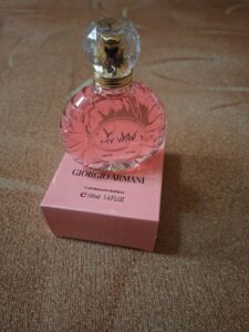 خرید عطر زنانه مای وی با رایحه معتدل